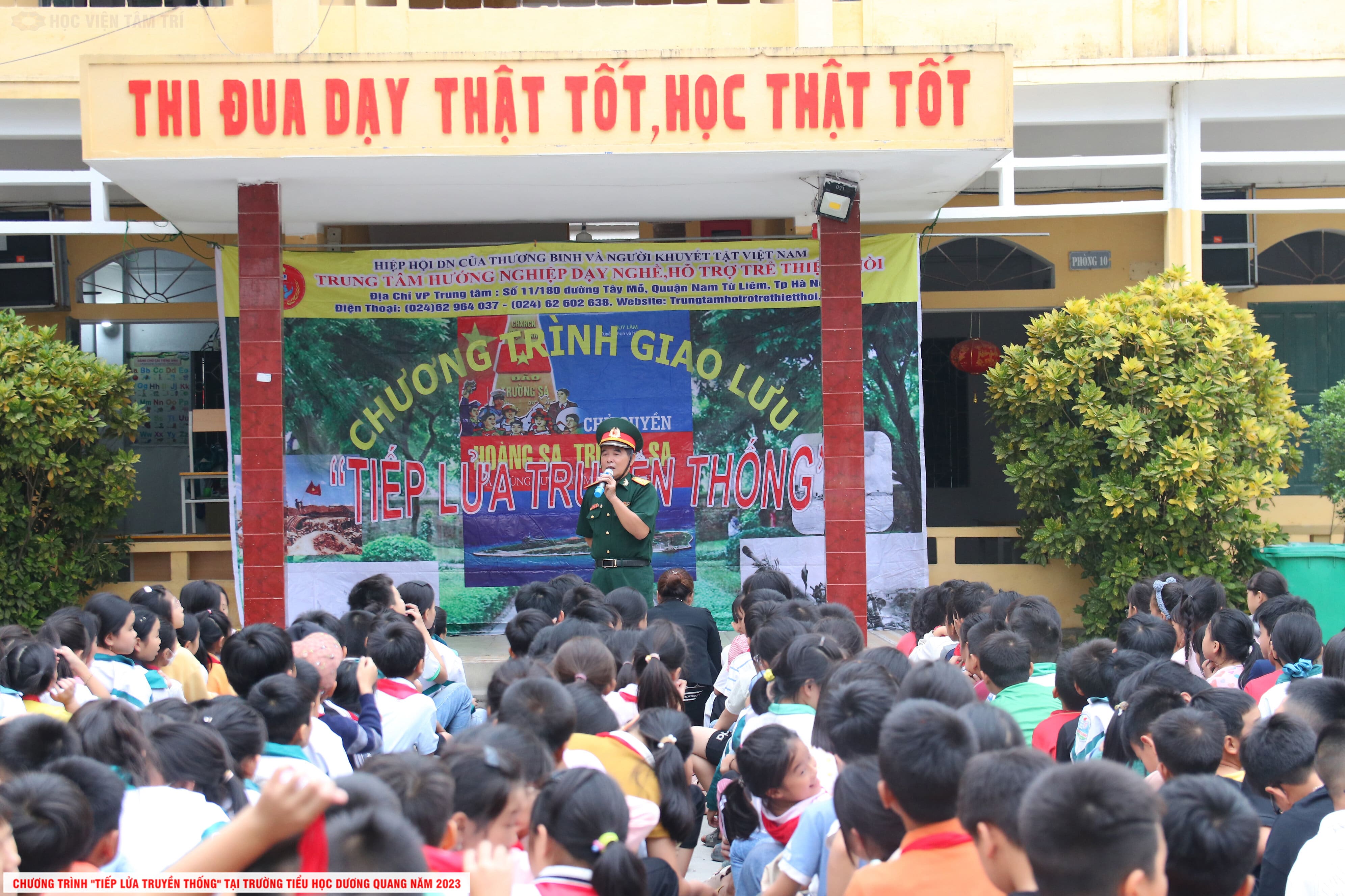 Học viện Tâm Trí đồng hành cùng CLB Nhân chứng lịch sử trong chương trình "Tiếp lửa truyền thống".